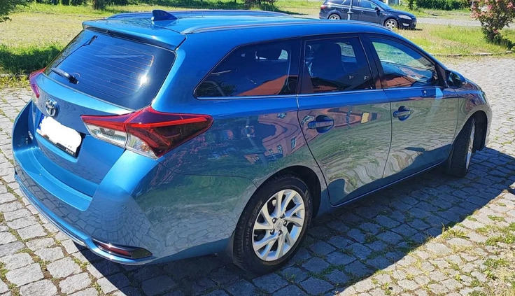 Toyota Auris cena 64000 przebieg: 147500, rok produkcji 2018 z Elbląg małe 92